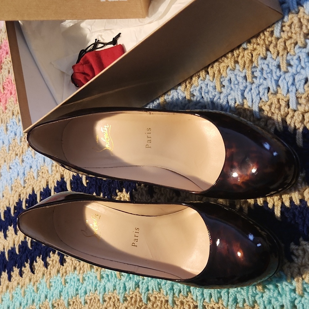 **She FANCY YES! Christian Louboutin Pro-rata 90 patent heels - Picture 8 of 9